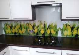 Five Creative Ideas for Using UV-Printed Glass in a Small Apartment