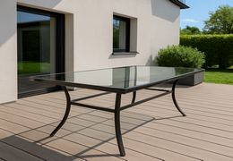 Tempered glass in terrace or balcony design – durable and stylish solutions.