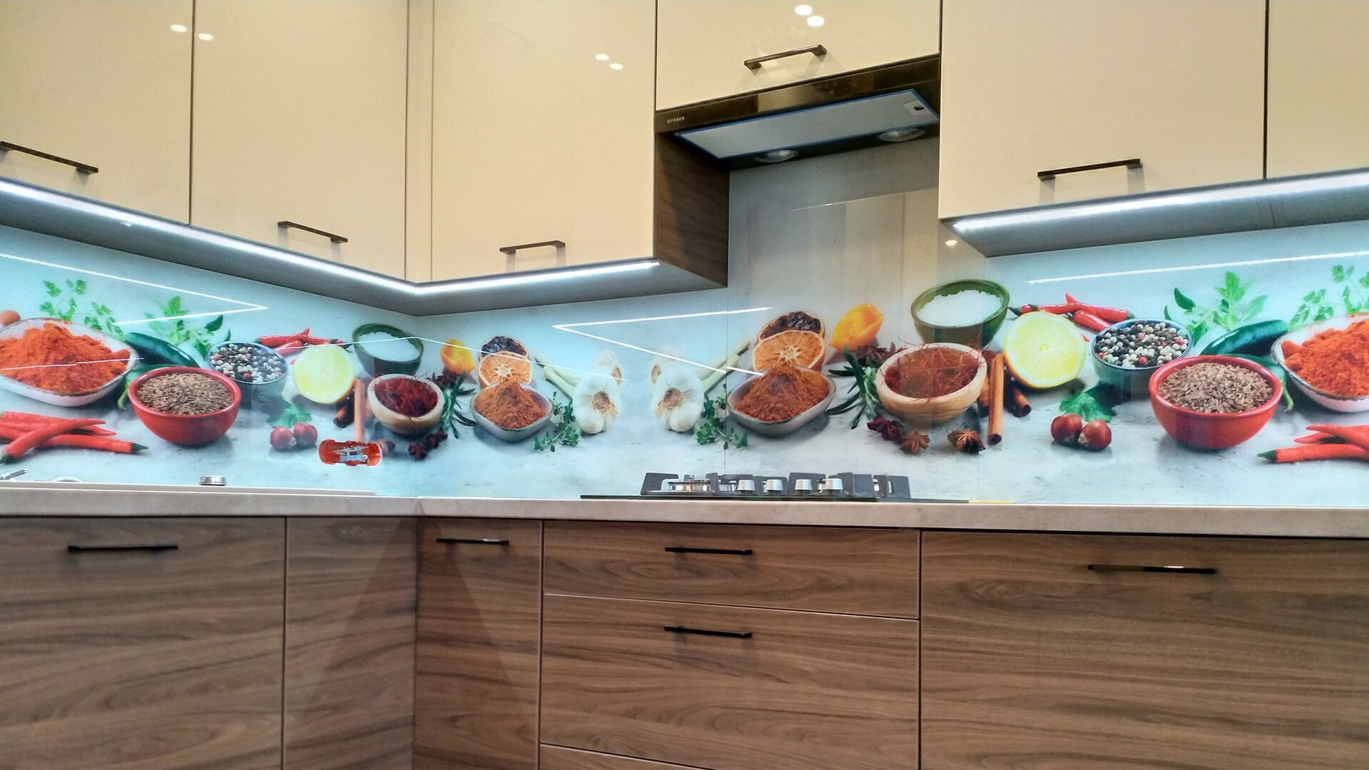 Szklany panel kuchenny z grafiką