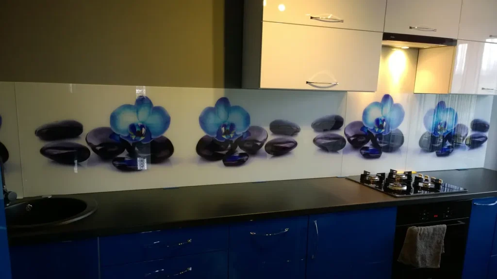 panel kuchenny szklany grafika kwiaty kamienie