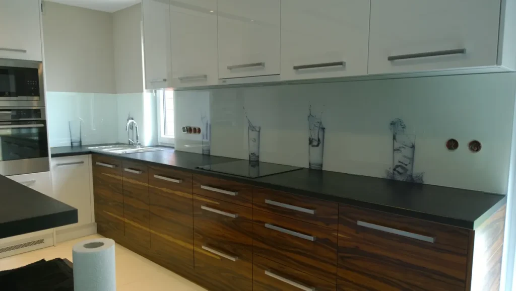 panel kuchenny szklany grafika szklanki